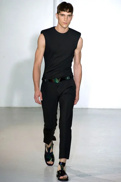 Look 32